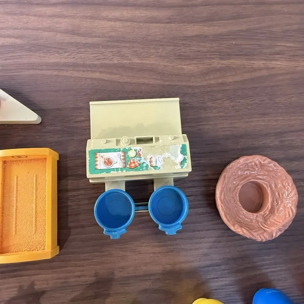 Fisher-Price signs mixed as